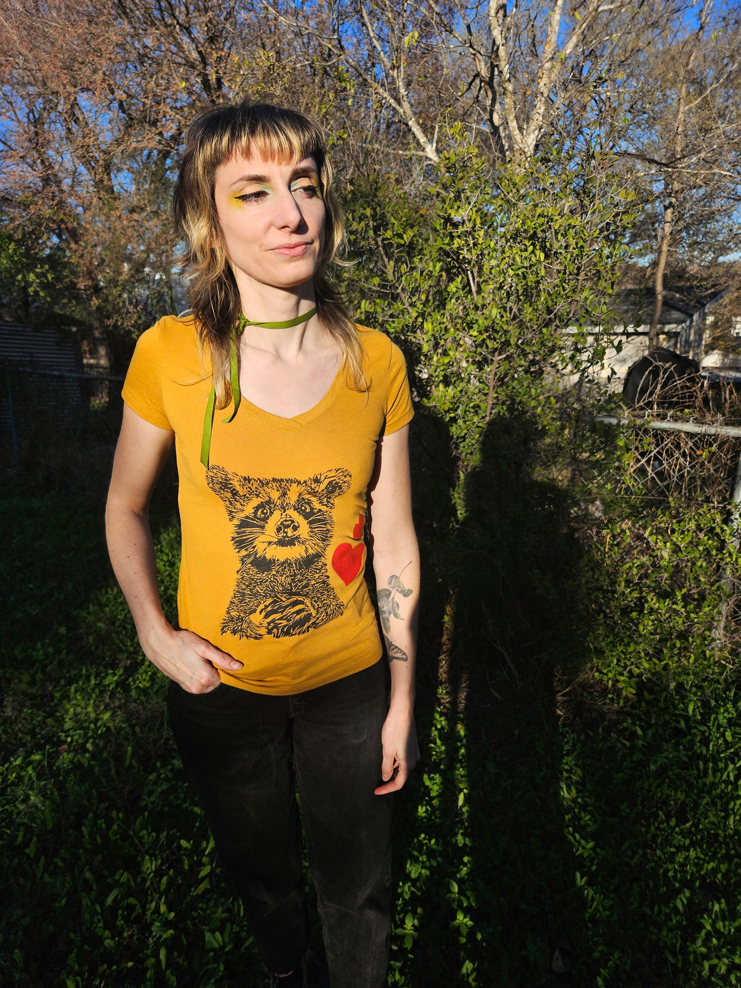 Racoon Love - Short Sleeve V-neck Tee-shirt- Gold