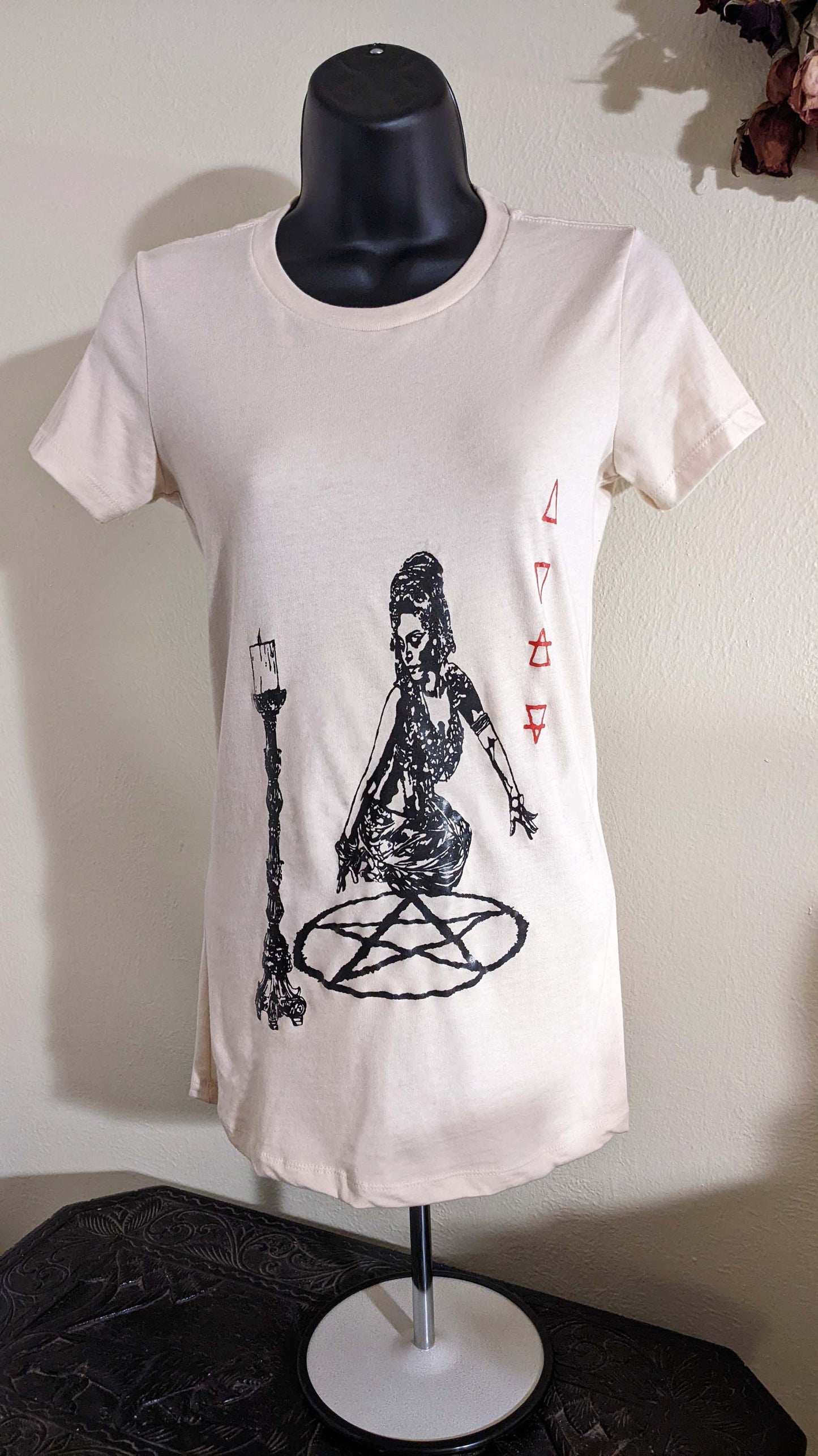Circle Cast - Bone White - Femme Cut T-Shirt